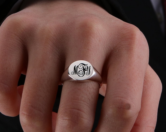 Personalized Silver Monogram Ring, Unisex Family Crest Signet, Minimalistic Jewelry for Everyday Wear, Ideal Gift for Loved Ones