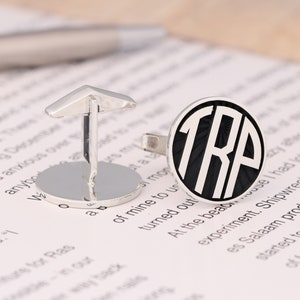 Custom Signet Cuff links - Engraved Family Crest - Elegant Groomsmen Accessory - Unique Father&#39;s Day Gift