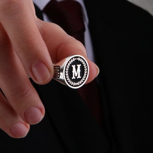 Elegant Custom Engraved Signet Ring - Minimalist Antique Design - Ideal Men&#39;s Gift & Teenager Present - Personalized Family Crest