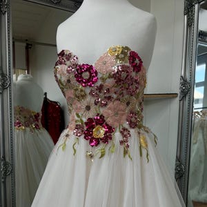 Flowy A-line Tulle Lace Wedding Dress, Colorful Garden Wedding Gown with read sequins sweatheart neckline