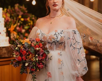 Abito da sposa colorato, abito da sposa Aline, maniche a spalle scoperte, scollo a cuore, abito in tulle