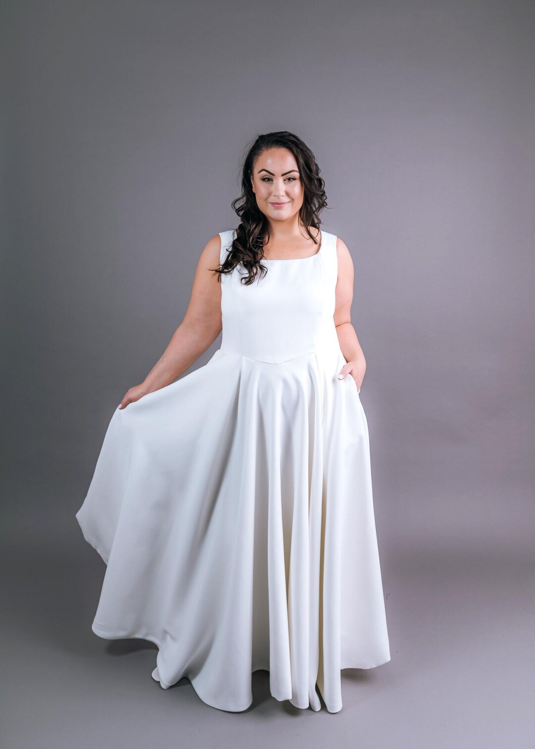 Vestido de noiva plus size minimalista Vestido branco sem mangas - Main Image