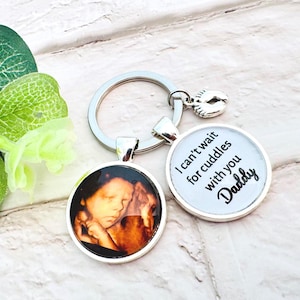 Papa gepersonaliseerde sleutelhanger met babyscanfoto, ik kan niet wachten op knuffels met jou papa, vaderdagcadeau