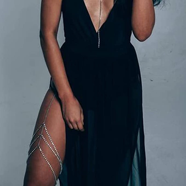 Thigh jewelry deals with dress
