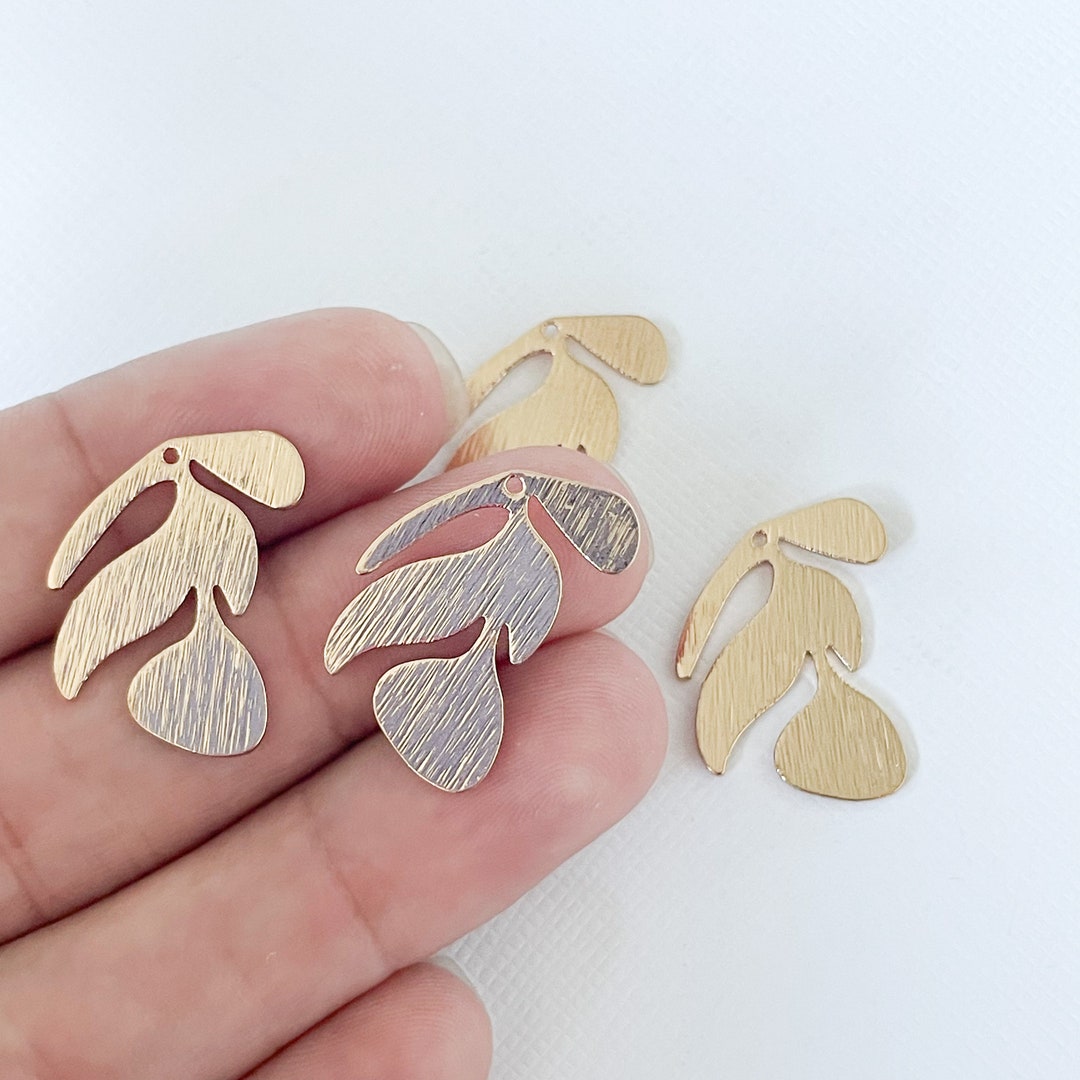 FASHEWELRY 50Pcs Stainless Steel Bee Filigree Charms Rainbow Etched Metal Embellishments For DIY Jewelry Making