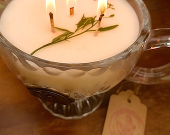 Candela di soia Amber Noir – Fiore rosso pressato, vetro vintage