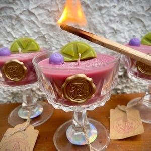 Cosmopolitan Girl-cocktailkaars, mocktailkaars, vibes voor avondje uit voor meisjes, duurzaam herbruikbaar cadeau, happy hour-kaarsen, housewarmingideeën