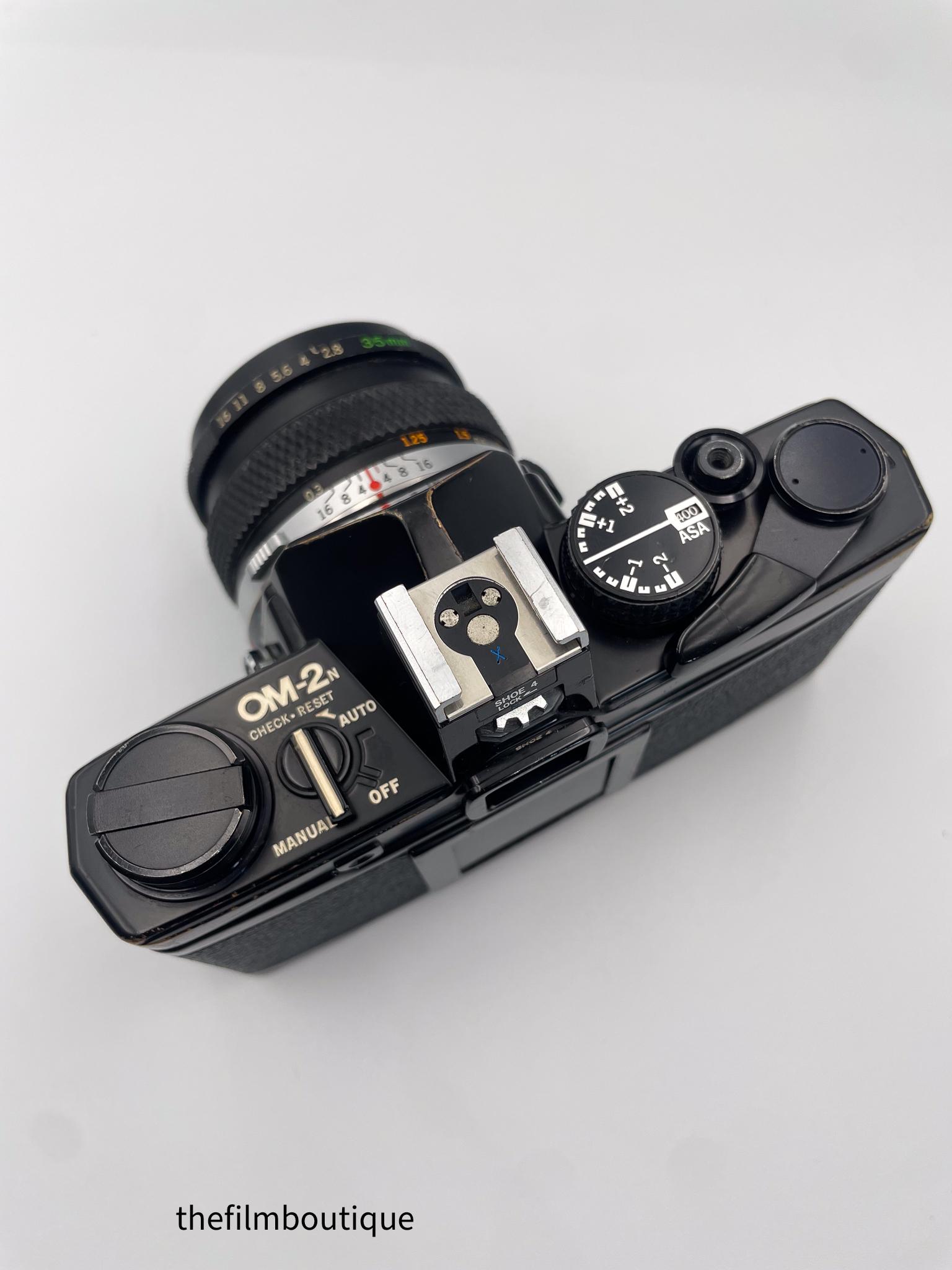 オリンパス OM-2n SLR フィルムカメラ + 35mm f/2.8 G.Zuiko レンズ