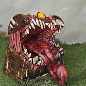 Chest mimic painted miniature dungeons & dragons pathfinder fantasy tabletop RPG gaming 3D printed resin model