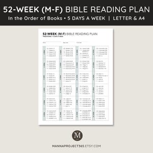 Könnte beinhalten: Ein weißer 52-Wochen-Bibel-Leseplan mit dem Text "52-WEEK (M-F) BIBLE READING PLAN" oben. Der Plan ist nach Wochen organisiert und enthält eine Liste von Büchern. Der Text "In the Order of Books • 5 DAYS A WEEK | LETTER & A4" ist ebenfalls sichtbar.