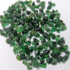 100 Pcs Raw Emerald , Rough Emerald 2mm 3mm Approx , Rough Gemstone , Emerald Crystal , Emerald Healing , Emerald Untreated Rough