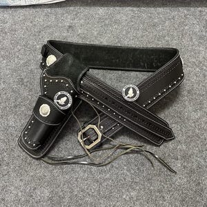 カウボーイアクションカートリッジベルト 弾薬ホルスター付き コルトサスリグ .22 .357 .38 .44 .45 & 12ゲージ