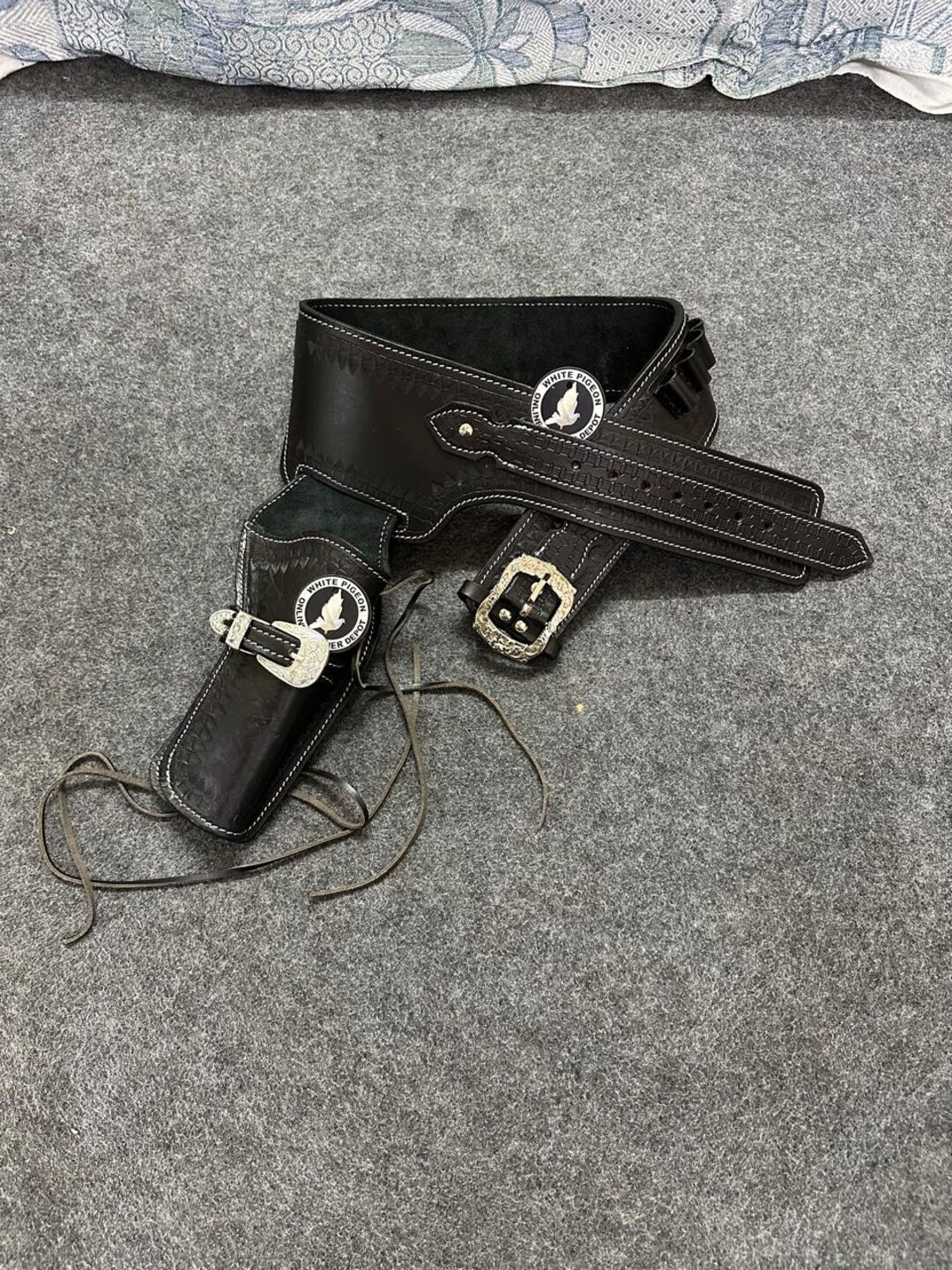 レザー 黒色 ホルスター 昭和レトロ ホルスター ハンドガン 本革 ハンドメイド グロック 他多数適合 レザー