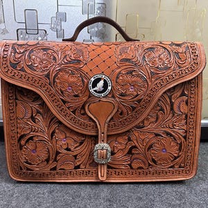 Bolso para portátil y bandolera estilo occidental, tallado a mano en cuero de grano completo