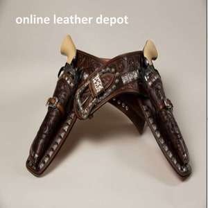ウエスタンカウボーイ 弾薬カートリッジベルト サスリグ フローラルツールドレザー .22 .357 .38 .44 .45