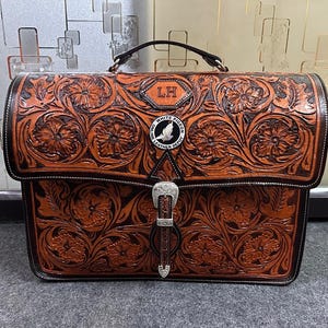 Bolso para portátil y bandolera de estilo occidental, tallado a mano en piel de grano completo