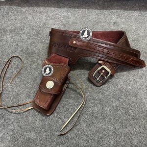 カウボーイアクションカートリッジベルト 弾薬ホルスター付き コルトサスリグ .22 .357 .38 .44 .45 & 12ゲージ