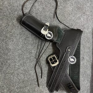 カウボーイアクションカートリッジベルト 弾薬ホルスター付き コルトサスリグ .22 .357 .38 .44 .45 & 12ゲージ