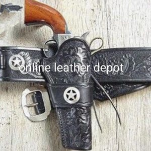 ウエスタンレザーカートリッジベルト、弾薬ループとハンマーストラップ付き、リボルバーホルスター、ガンカバー付き。22、32、357、38、44、45