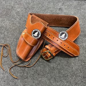ウエスタンレザーカートリッジベルト、弾薬ループとハンマーストラップ付き、リボルバーホルスターガンカバーを固定します。.22 .32 .357 .38 .44 .45