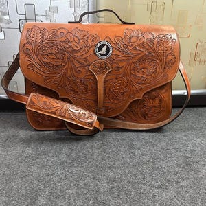 Borsa per laptop e borsa a tracolla in stile occidentale intagliata in pelle pieno fiore
