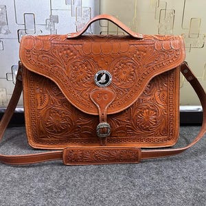 Bolso bandolera estilo vaquero y bolso para portátil tallado a mano en piel de grano completo