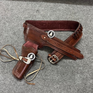 カウボーイアクションカートリッジベルト 弾薬ホルスター付き コルトサスリグ .22 .357 .38 .44 .45 & 12ゲージ