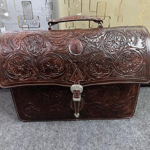 Bolso para portátil y bandolera de estilo occidental, tallado a mano en piel de grano completo