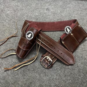 カウボーイアクションカートリッジベルト 弾薬ホルスター付き コルトサスリグ .22 .357 .38 .44 .45 & 12ゲージ