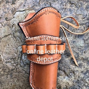 Può includere: Un fodero in pelle marrone con un design di cuciture bianche e il testo "online leather depot" sul davanti.