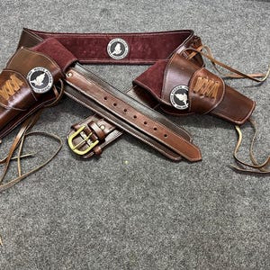 カウボーイアクションカートリッジベルト 弾薬ホルスター付き コルトサスリグ .22 .357 .38 .44 .45 & 12ゲージ