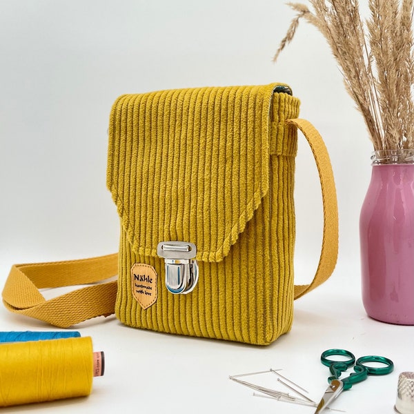 Umhängetasche "Lola" - Mini Bag - Schultertasche - Ausgehtasche - Festivaltasche - Unikate aus Cord oder Samt