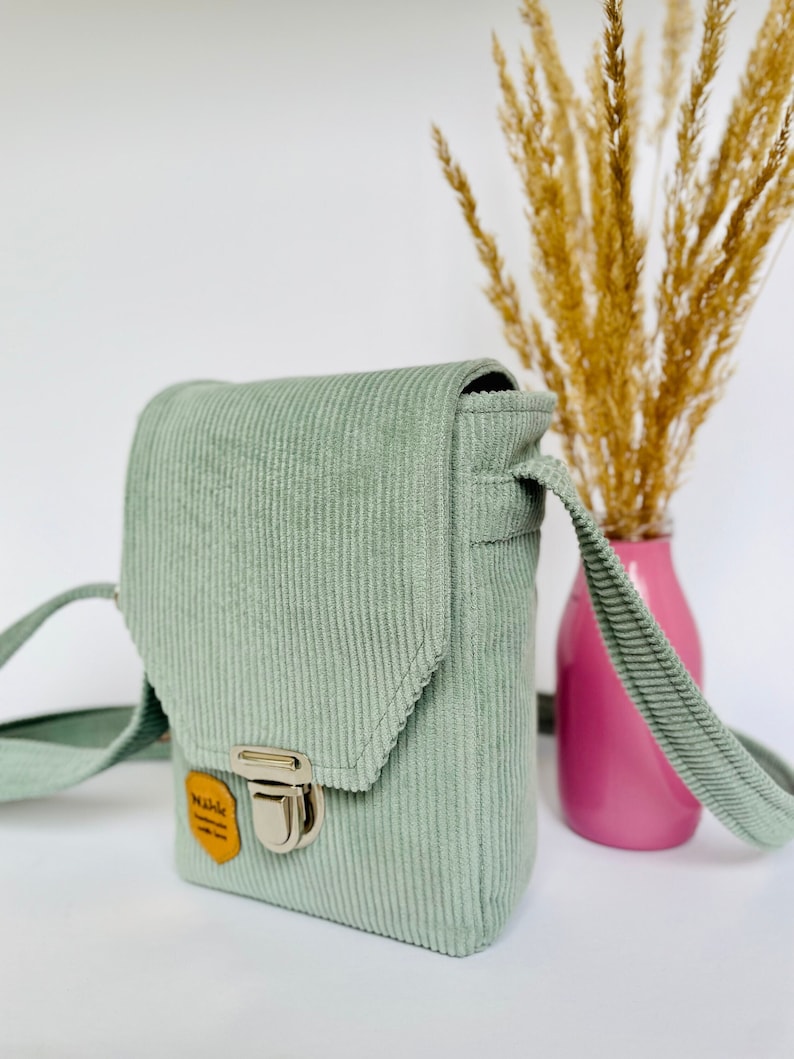 Umhängetasche Lola Mini Bag Schultertasche Ausgehtasche Festivaltasche Unikate aus Cord oder Samt minzgrün