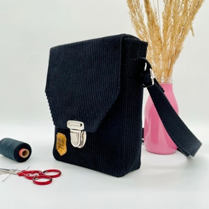 Umhängetasche Lola Mini Bag Schultertasche Ausgehtasche Festivaltasche Unikate aus Cord oder Samt Navy