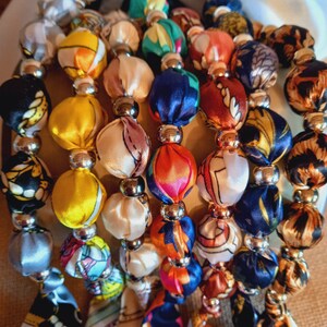 collier en tissu multicolore à nouer image 5