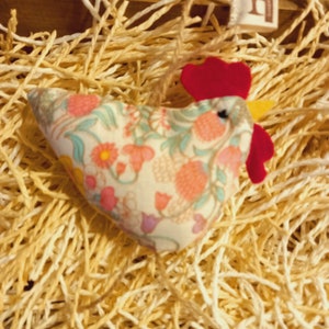 Fabric hen, hanging hen, original key ring, decorative animal, kitchen decor, child's room decor, miniature hen, funny animal, Sidonie