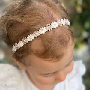 Haarband Baby zur Taufe mit Gänseblümchen -Handgemachtes Stirnband Mädchen Kleinkind- Haarschleife- Kopfschmuck-Haarschmuck-Shooting