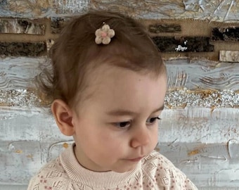 Baby hair clip for girls with beige flower / hair accessories children / hair clip girls flowers / baby photo shoot outfit