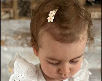 Baby hair clip for girls with daisies/children's hair accessories/hair clip girls flowers/baby photo shoot outfit