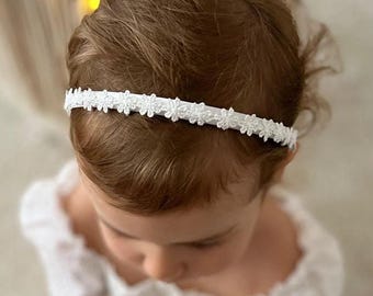 Fascia per capelli per battesimo, margherite - bianca - fascia per capelli - fascia fatta a mano per neonati - accessorio per capelli - copricapo per bambini piccoli - servizio fotografico floreale