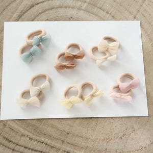 Handgemachtes Baby Haarband aus weichem Material,druckfrei und hautfreundlich.blumen kopfschmuck Neugeborene, Babys und Kleinkinder. Perfekt für Taufe,Fotoshooting,Hochzeit,blumenmädchen ,newbornshooting ,Geschenk zur Geburt, geschenk taufe mädchen. Natürliches Design im Boho-Stil, liebevoll personalisiert,erster geburstag, kommunion,haarreif kinder,Taufgeschenk, Baby Shower,neugeborenen Party, zopfhalter,haargummi, haarspange, chlip,Mädchen Geschenk,haarschmuck baby, baby geschenk mädchen