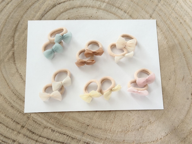 Handgemachtes Baby Haarband aus weichem Material,druckfrei und hautfreundlich.blumen kopfschmuck Neugeborene, Babys und Kleinkinder. Perfekt für Taufe,Fotoshooting,Hochzeit,blumenmädchen ,newbornshooting ,Geschenk zur Geburt, geschenk taufe mädchen. Natürliches Design im Boho-Stil, liebevoll personalisiert,erster geburstag, kommunion,haarreif kinder,Taufgeschenk, Baby Shower,neugeborenen Party, zopfhalter,haargummi, haarspange, chlip,Mädchen Geschenk,haarschmuck baby, baby geschenk mädchen
