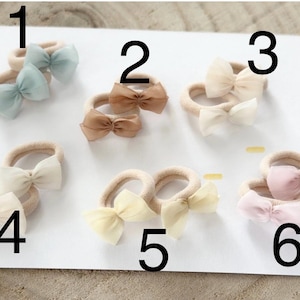 Handgemachtes Baby Haarband aus weichem Material,druckfrei und hautfreundlich.blumen kopfschmuck Neugeborene, Babys und Kleinkinder. Perfekt für Taufe,Fotoshooting,Hochzeit,blumenmädchen ,newbornshooting ,Geschenk zur Geburt, geschenk taufe mädchen. Natürliches Design im Boho-Stil, liebevoll personalisiert,erster geburstag, kommunion,haarreif kinder,Taufgeschenk, Baby Shower,neugeborenen Party, zopfhalter,haargummi, haarspange, chlip,Mädchen Geschenk,haarschmuck baby, baby geschenk mädchen