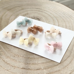 Handgemachtes Baby Haarband aus weichem Material,druckfrei und hautfreundlich.blumen kopfschmuck Neugeborene, Babys und Kleinkinder. Perfekt für Taufe,Fotoshooting,Hochzeit,blumenmädchen ,newbornshooting ,Geschenk zur Geburt, geschenk taufe mädchen. Natürliches Design im Boho-Stil, liebevoll personalisiert,erster geburstag, kommunion,haarreif kinder,Taufgeschenk, Baby Shower,neugeborenen Party, zopfhalter,haargummi, haarspange, chlip,Mädchen Geschenk,haarschmuck baby, baby geschenk mädchen