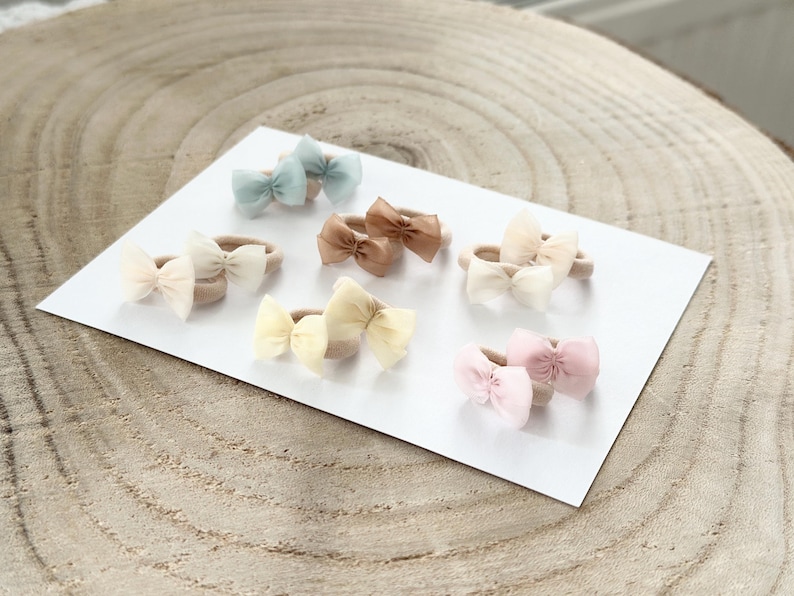 Handgemachtes Baby Haarband aus weichem Material,druckfrei und hautfreundlich.blumen kopfschmuck Neugeborene, Babys und Kleinkinder. Perfekt für Taufe,Fotoshooting,Hochzeit,blumenmädchen ,newbornshooting ,Geschenk zur Geburt, geschenk taufe mädchen. Natürliches Design im Boho-Stil, liebevoll personalisiert,erster geburstag, kommunion,haarreif kinder,Taufgeschenk, Baby Shower,neugeborenen Party, zopfhalter,haargummi, haarspange, chlip,Mädchen Geschenk,haarschmuck baby, baby geschenk mädchen