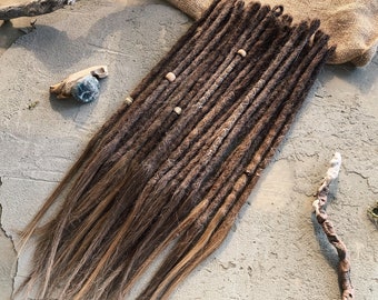 Mélangez des dreadlocks de cheveux humains naturels ombrés aux extensions de vos dreadlocks et tissez-les dans vos cheveux