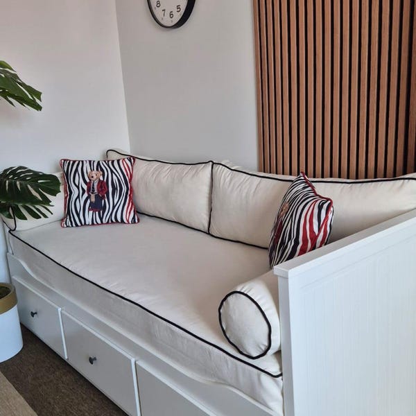 Capa ajustável para sofá-cama, em tecido macio, com zíper, lavável e sob medida.