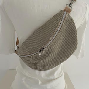 Round bum bag hip bag cross bag belt bag cord beige flowers silver