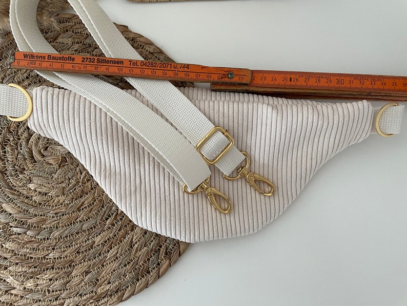 Gr S Bauchtasche aus Cord Beige Leo Gold Reißverschluss Bild 3