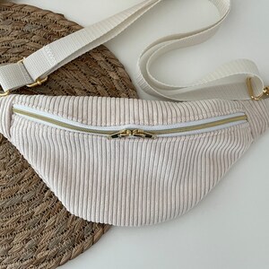 Gr S Bauchtasche aus Cord Beige Leo Gold Reißverschluss Bild 2